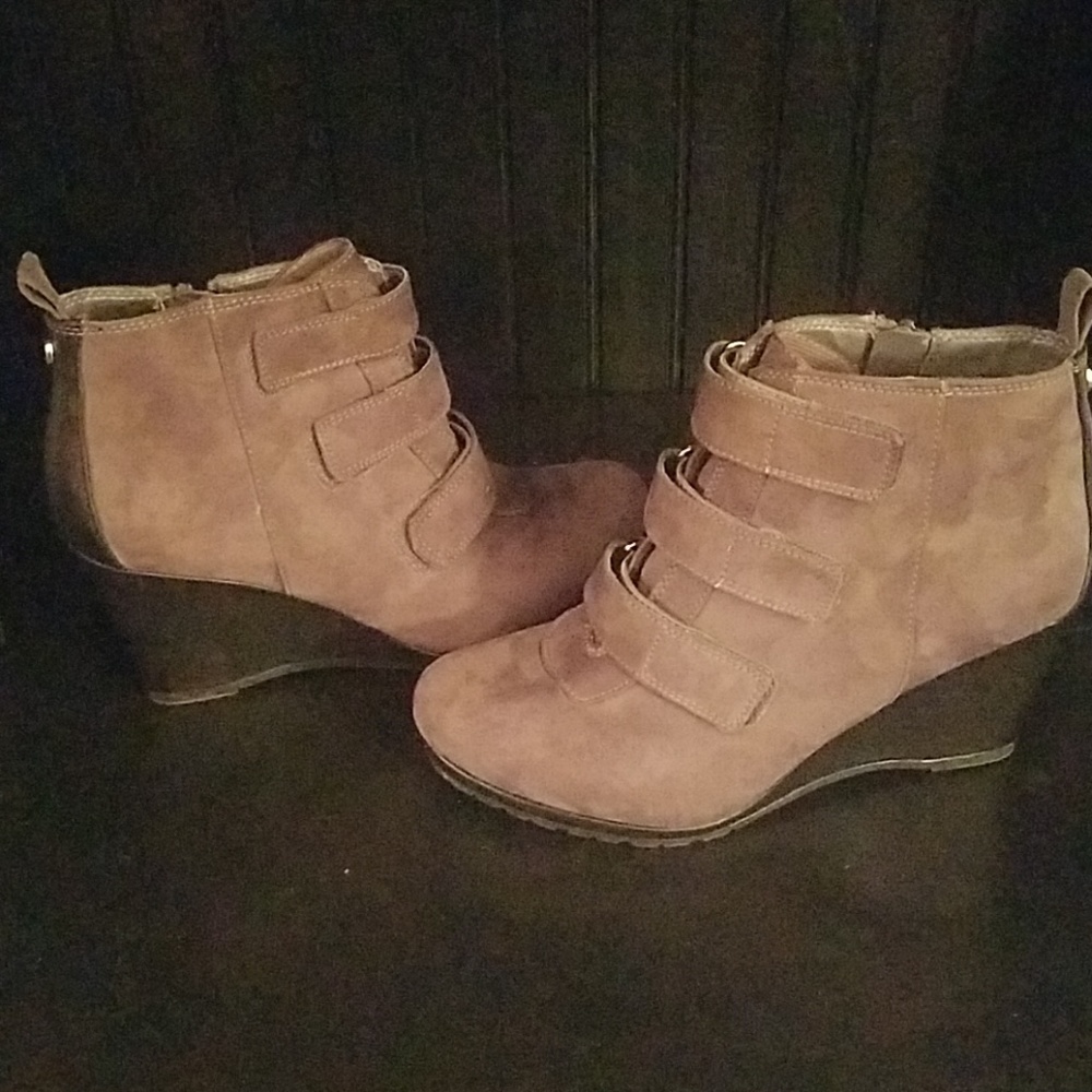 Boots - Picture 1 of 5